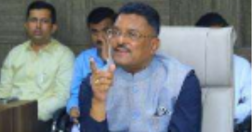 ठाण्याच्या विकासाला 'सुपरफास्ट' गती प्रकल्पाच्या पूर्ततेसाठी कालबद्ध नियोजन करा-परिवहन मंत्री प्रताप सरनाईक newspaper 2026 08 01t095947.226
