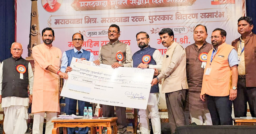 दुष्काळी परिस्थितीत राज्य शासन मराठवाड्याच्या पाठीशी खंबीरपणे उभे-परिवहन मंत्री प्रताप सरनाईक दुष्काळी परिस्थितीत राज्य शासन मराठवाड्याच्या पाठीशी खंबीरपणे उभे-परिवहन मंत्री प्रताप सरनाईक