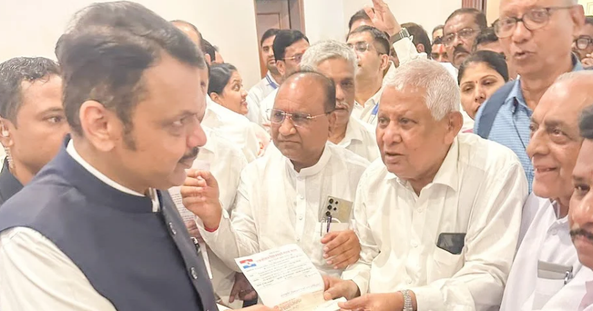 एस.टी च्या सेवानिवृत्त कर्मचारी संघटनेकडून मुख्यमंत्री सहाय्यता निधीस एक लाखाची मदत एस.टी च्या सेवानिवृत्त कर्मचारी संघटनेकडून मुख्यमंत्री सहाय्यता निधीस एक लाखाची मदत